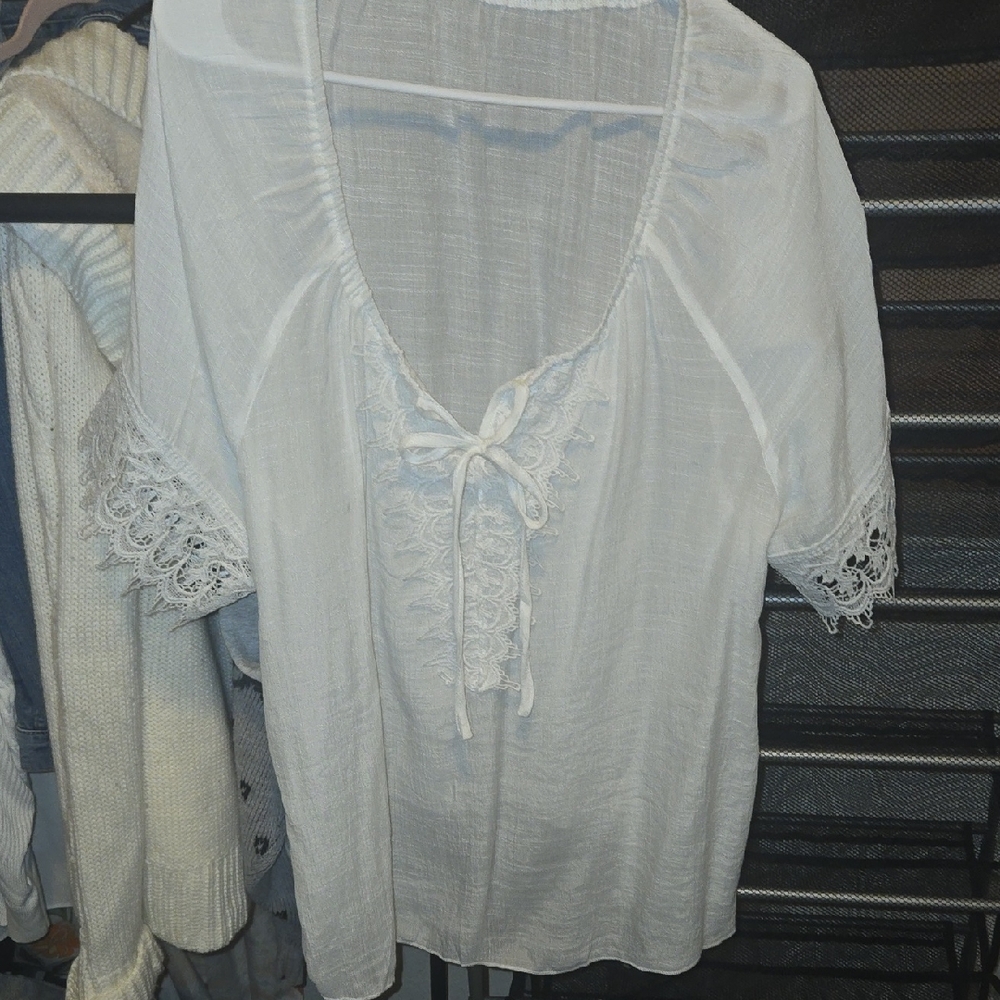 SHEIN White Lace Trim Short Sleeve Top